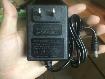Adapter sạc pin Nguồn sạc Pin 2A 12.6V