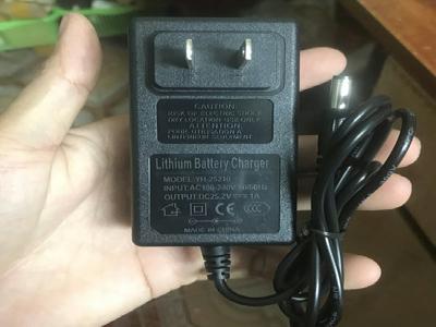Adapter sạc pin Nguồn sạc Pin 1A 25.2V